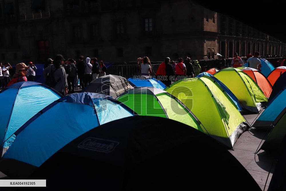 Education Workers Begin 72-Hour Work Stoppage - Mexico