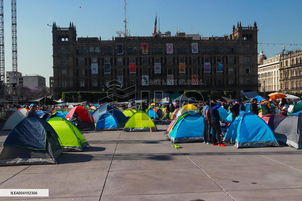 Education Workers Begin 72-Hour Work Stoppage - Mexico