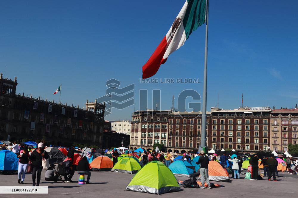 Education Workers Begin 72-Hour Work Stoppage - Mexico