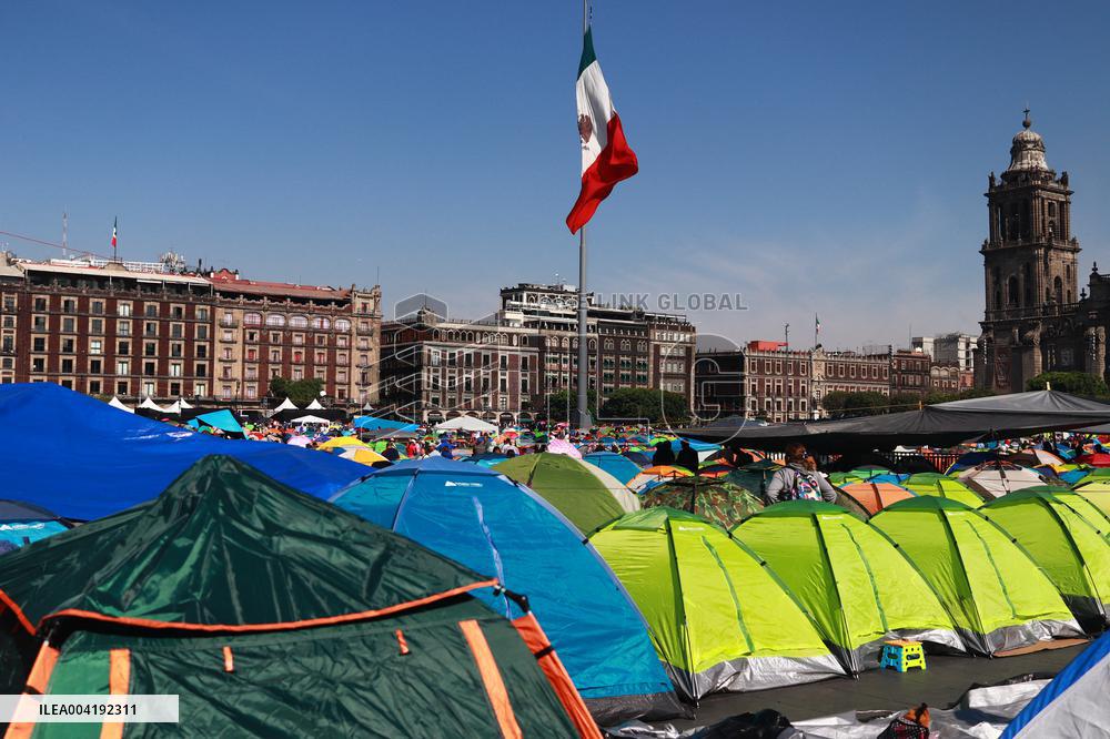 Education Workers Begin 72-Hour Work Stoppage - Mexico