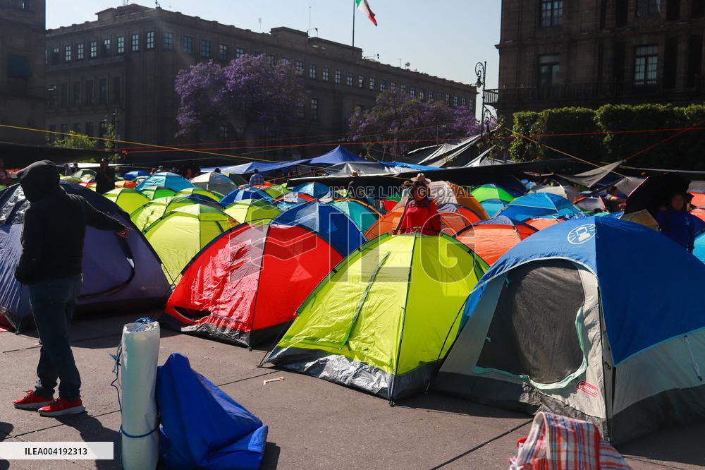 Education Workers Begin 72-Hour Work Stoppage - Mexico