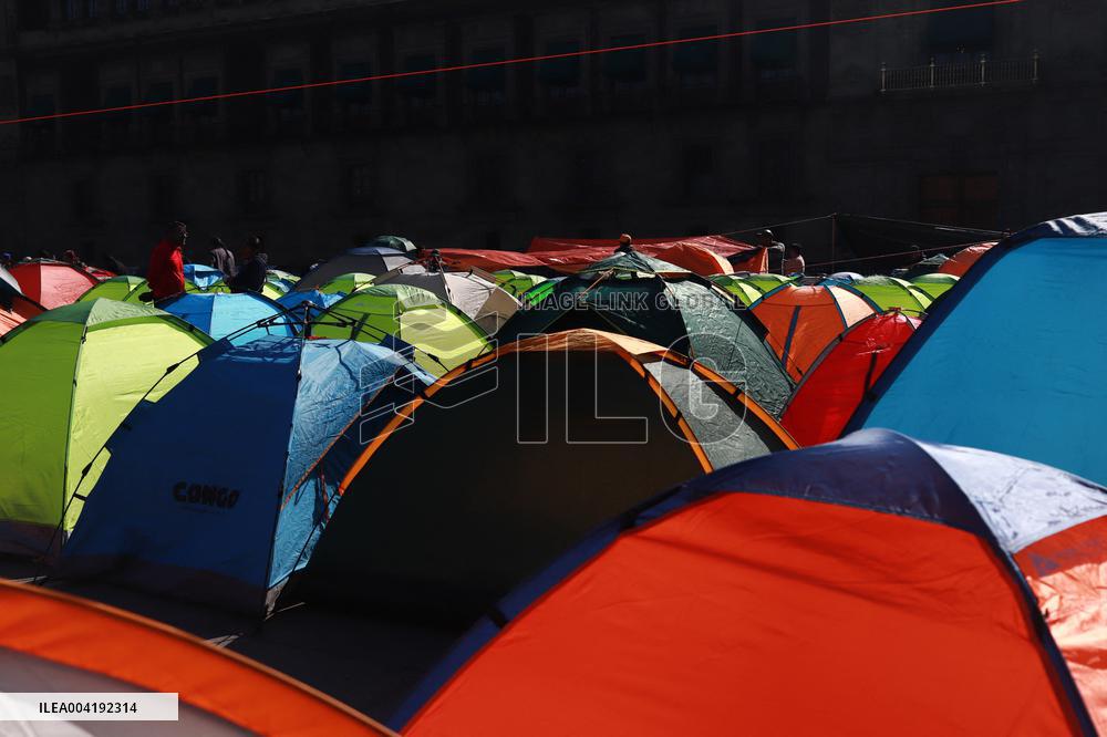 Education Workers Begin 72-Hour Work Stoppage - Mexico