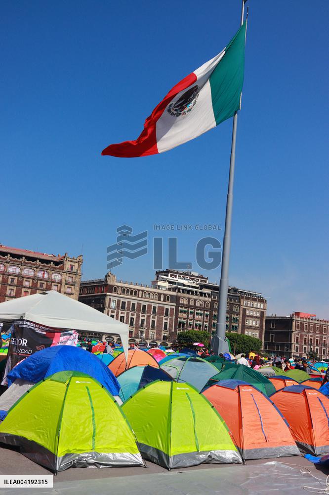 Education Workers Begin 72-Hour Work Stoppage - Mexico