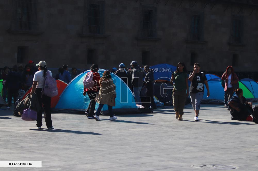 Education Workers Begin 72-Hour Work Stoppage - Mexico