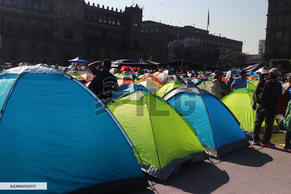 Education Workers Begin 72-Hour Work Stoppage - Mexico