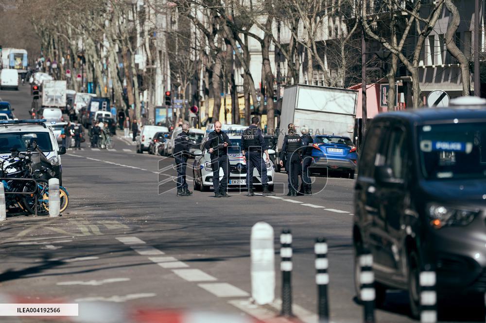 Bomb alert at Caroline Dorian High School - Paris AJ