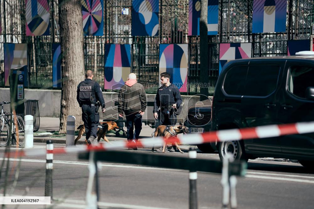 Bomb alert at Caroline Dorian High School - Paris AJ