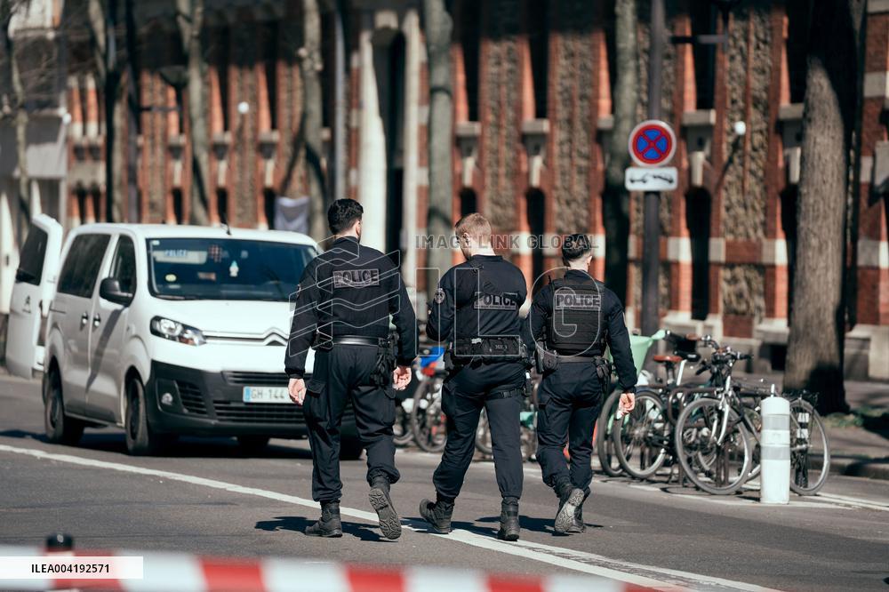 Bomb alert at Caroline Dorian High School - Paris AJ