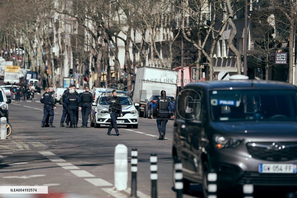 Bomb alert at Caroline Dorian High School - Paris AJ