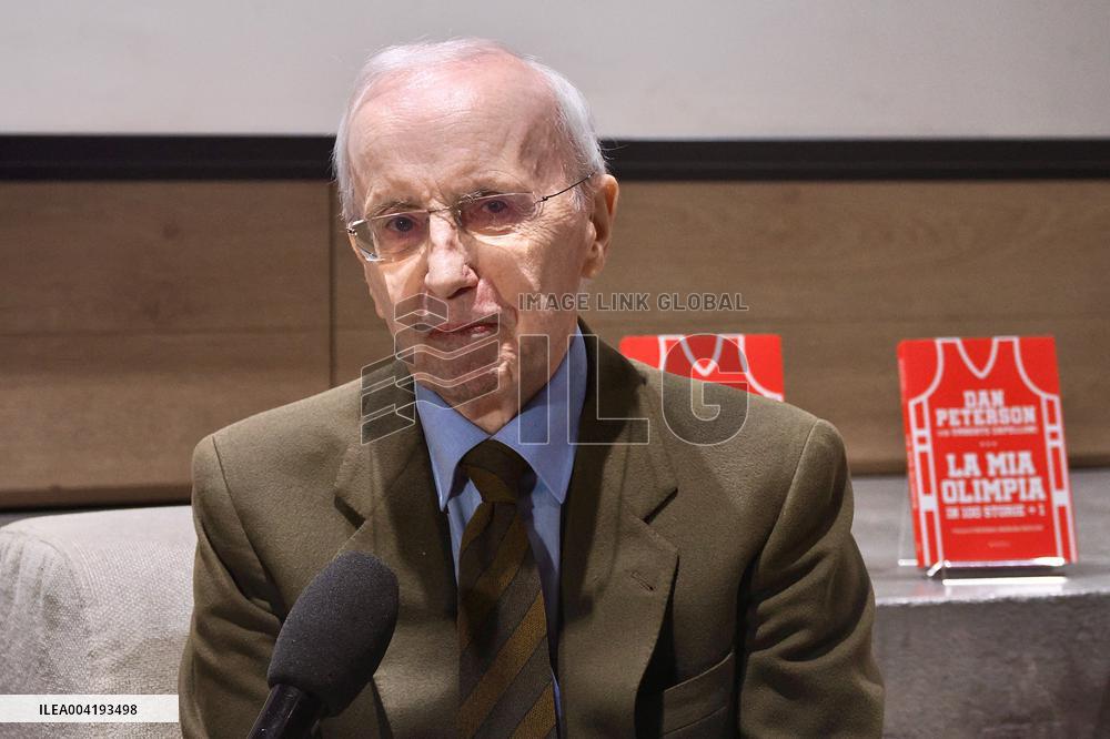 BASKET - Evento - Dan Peterson talks about Olimpia Milano book presentation