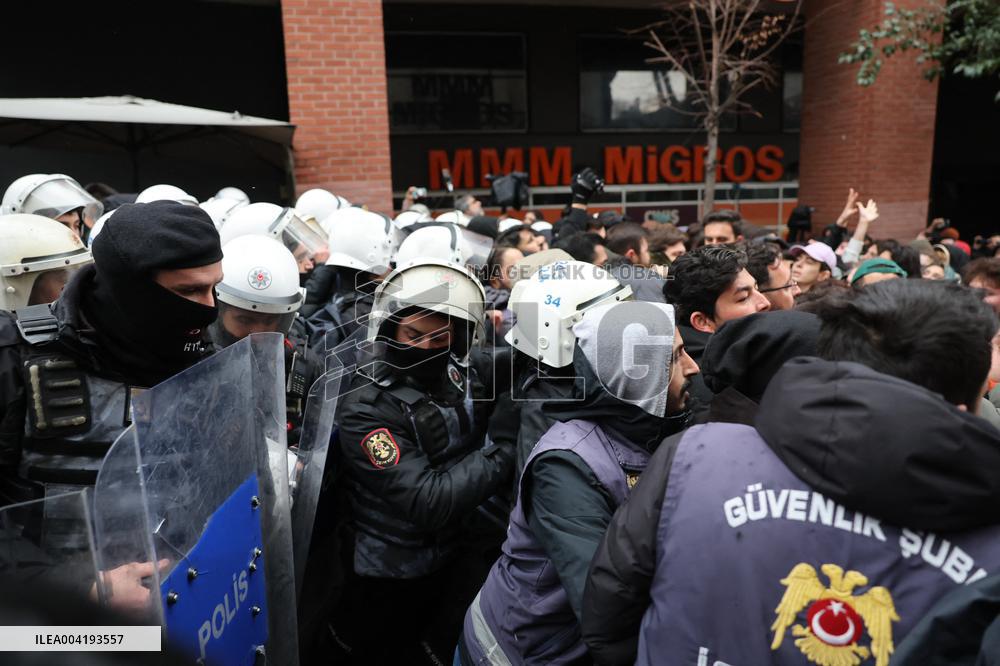 Galatasaray University Protest The Arrest Of Mayor Imamoglu - Turkey