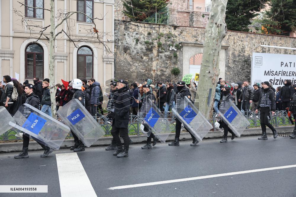 Galatasaray University Protest The Arrest Of Mayor Imamoglu - Turkey