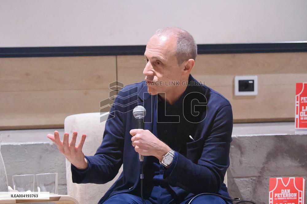 BASKET - Evento - Dan Peterson talks about Olimpia Milano book presentation