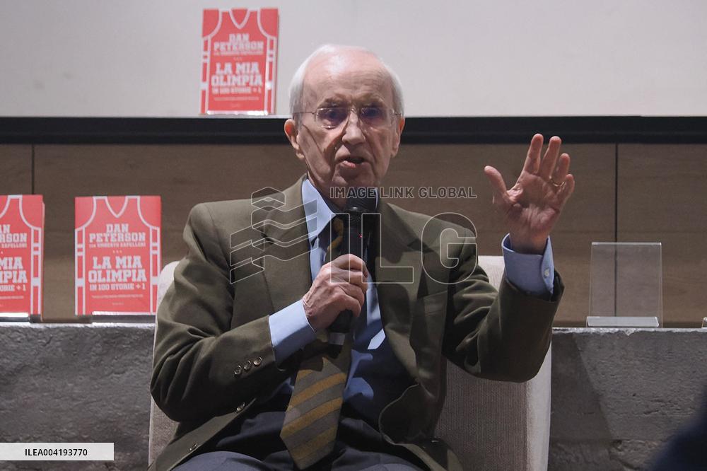 BASKET - Evento - Dan Peterson talks about Olimpia Milano book presentation