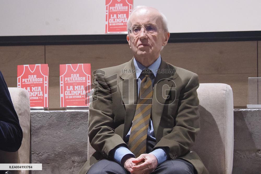 BASKET - Evento - Dan Peterson talks about Olimpia Milano book presentation