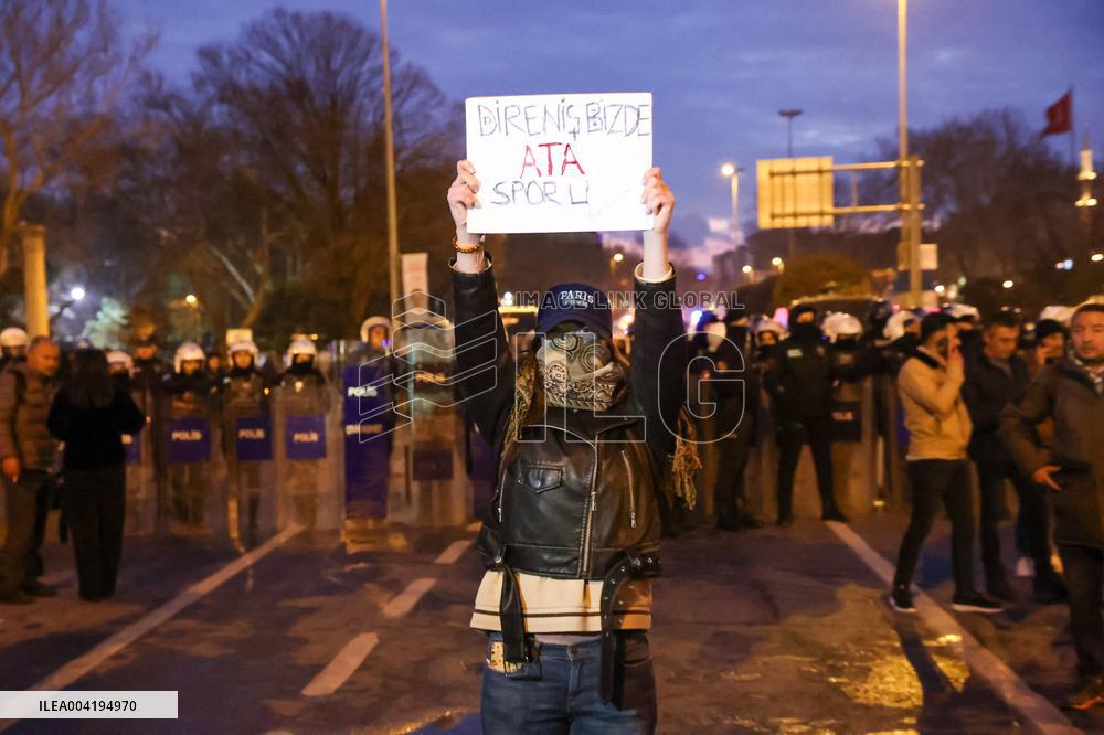 University students protest In front of Istanbul Municipality in Sarachane - Istanbul