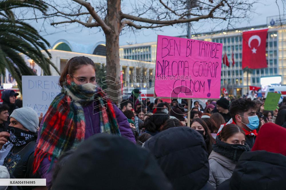University students protest In front of Istanbul Municipality in Sarachane - Istanbul