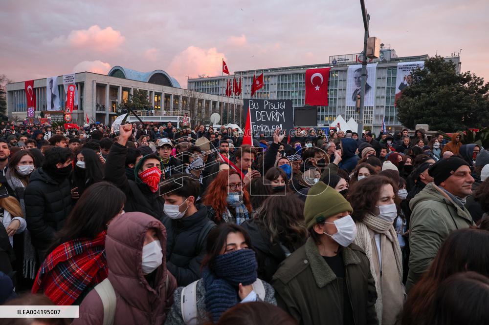 University students protest In front of Istanbul Municipality in Sarachane - Istanbul