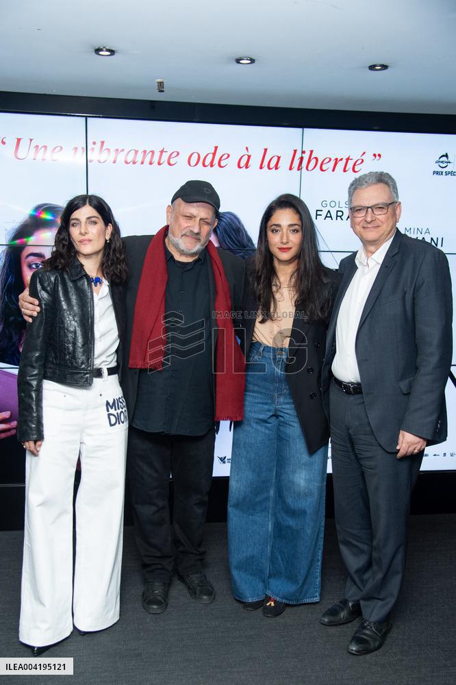 Lire Lolita A Teheran Premiere
