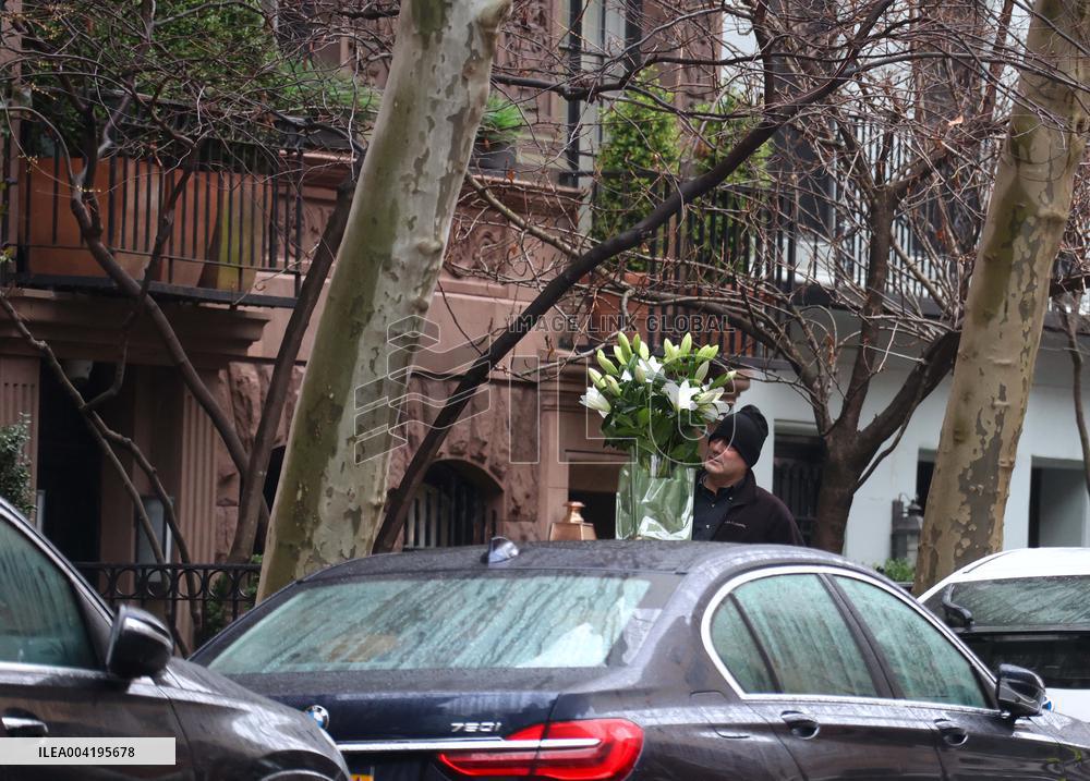 Preparing Carolina Herrera Husband Reinaldo Herrera Funeral Memorial - NYC