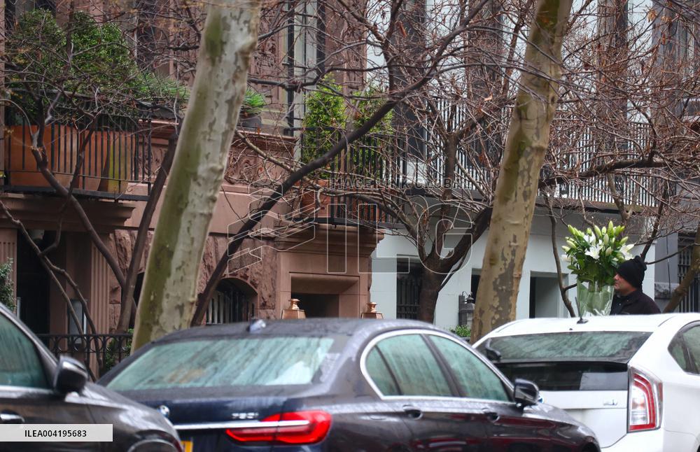 Preparing Carolina Herrera Husband Reinaldo Herrera Funeral Memorial - NYC