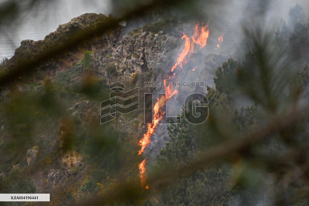 Jaizkibel Fire Burns 30 Hectares - Spain