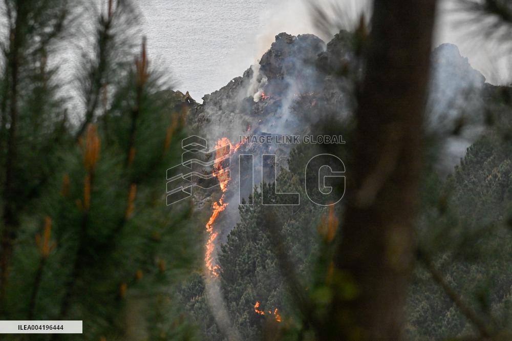 Jaizkibel Fire Burns 30 Hectares - Spain