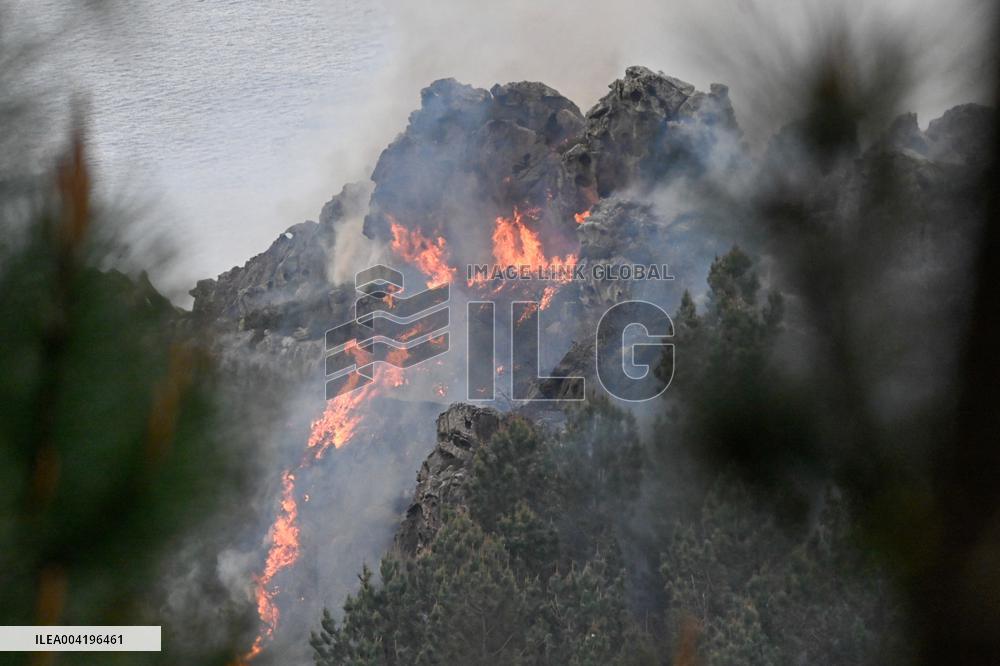 Jaizkibel Fire Burns 30 Hectares - Spain