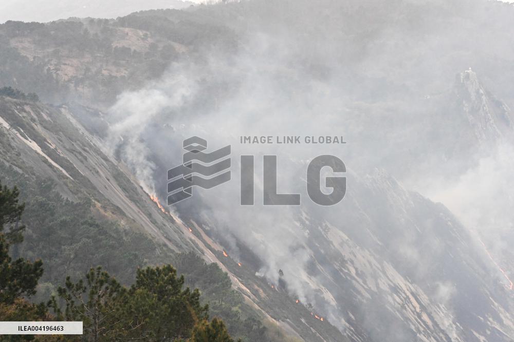 Jaizkibel Fire Burns 30 Hectares - Spain