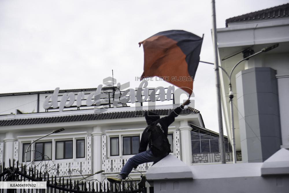 Protest Against Revision Of National Army Law - Indonesia
