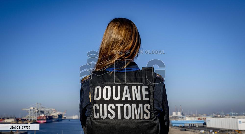Customs Officer Illustration - Rotterdam