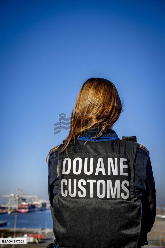 Customs Officer Illustration - Rotterdam