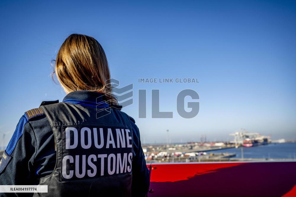 Customs Officer Illustration - Rotterdam