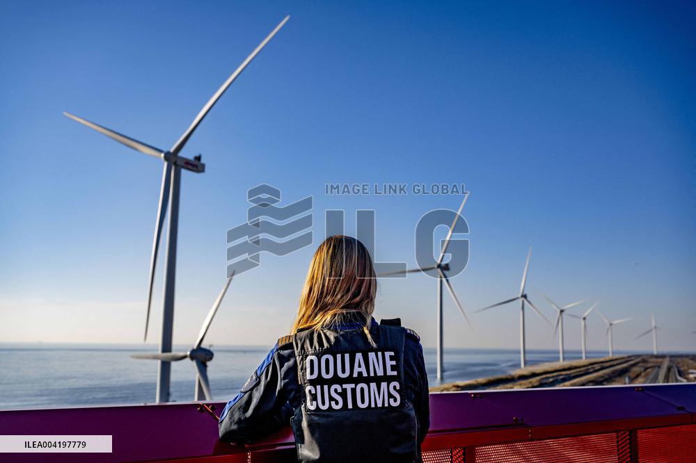 Customs Officer Illustration - Rotterdam