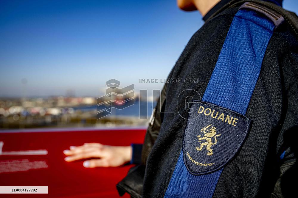 Customs Officer Illustration - Rotterdam