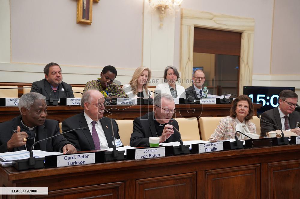 THE QUEEN AND PRINCESS MADELEINE IN THE VATICAN