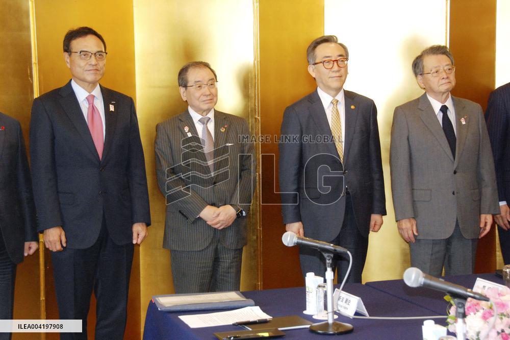 S. Korean foreign minister in Tokyo
