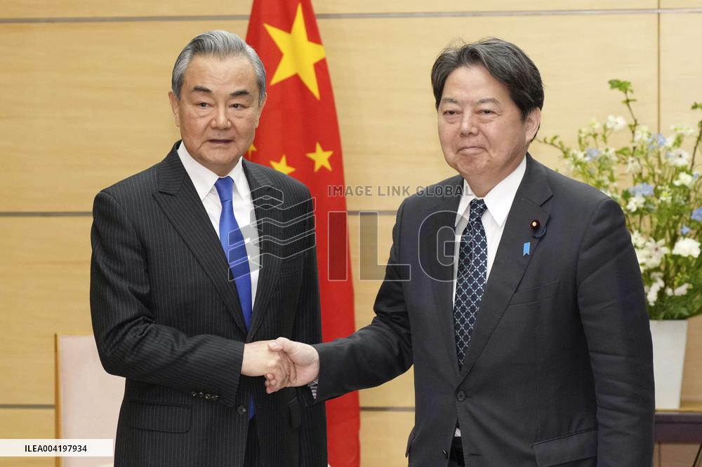 Chinese foreign minister in Tokyo