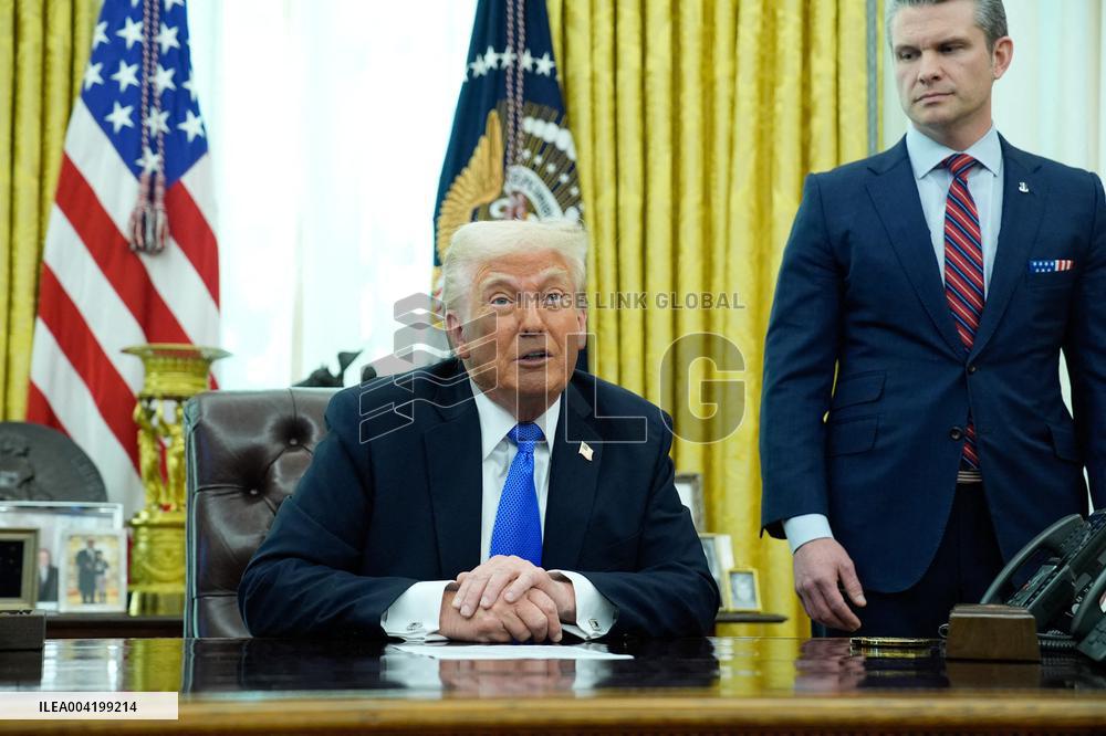 Donald Trump announces the F-47 fighter jet - Washington