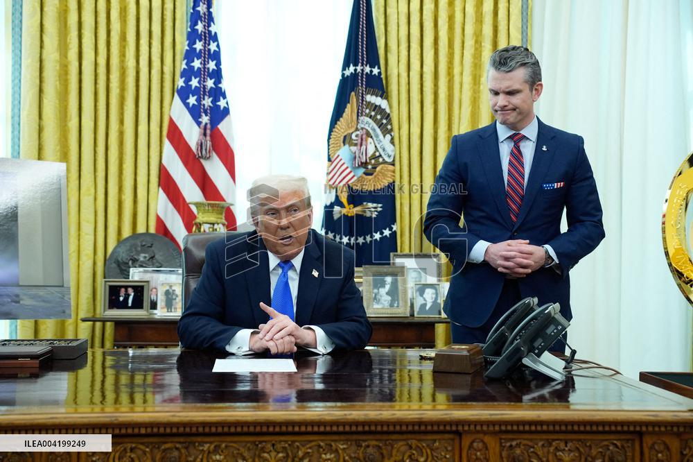 Donald Trump announces the F-47 fighter jet - Washington