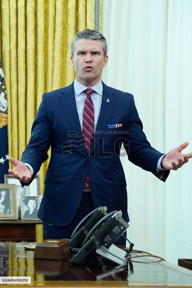 Donald Trump announces the F-47 fighter jet - Washington