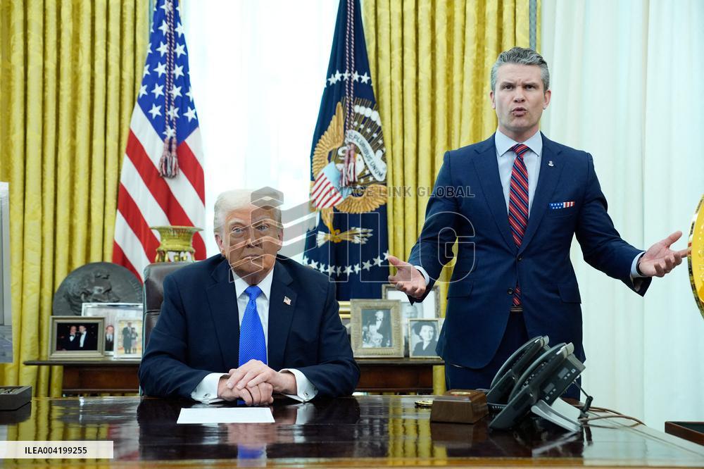 Donald Trump announces the F-47 fighter jet - Washington