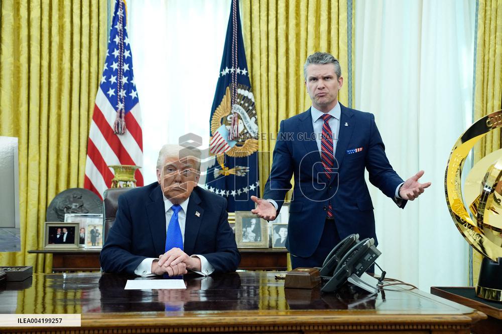 Donald Trump announces the F-47 fighter jet - Washington