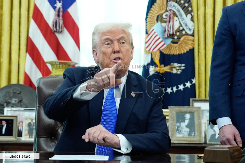 Donald Trump announces the F-47 fighter jet - Washington