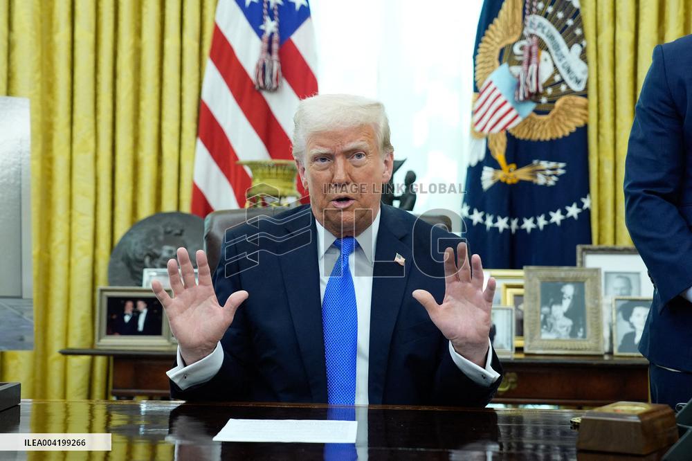 Donald Trump announces the F-47 fighter jet - Washington