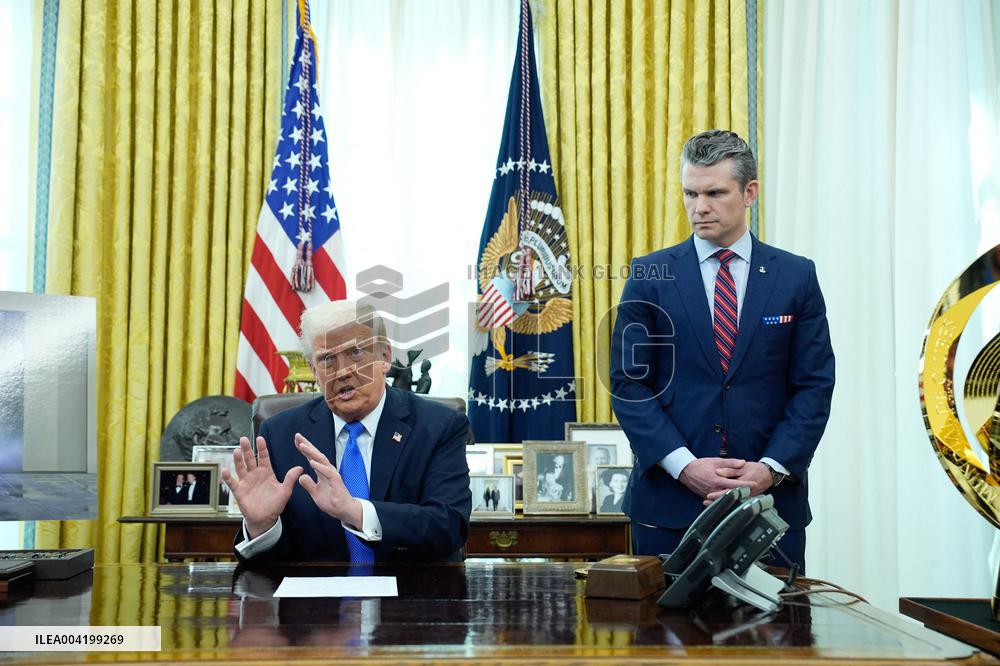 Donald Trump announces the F-47 fighter jet - Washington