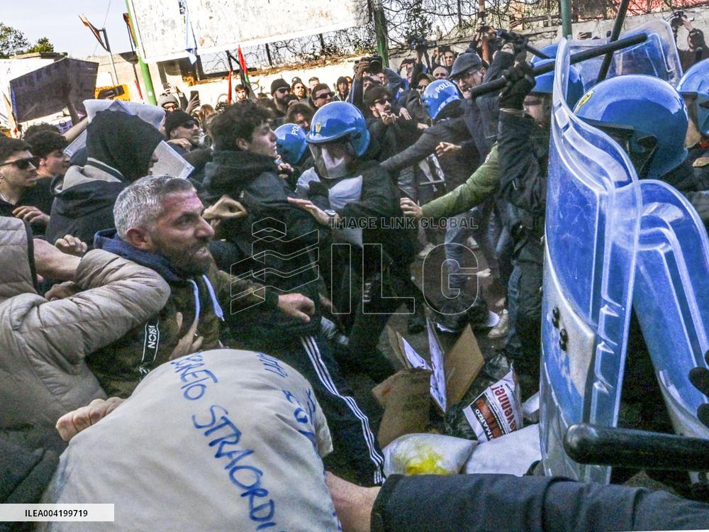 Clashes At The Anti-League Rally - Napoli