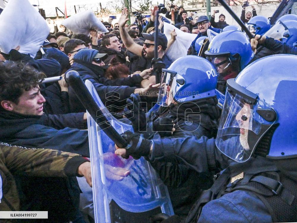 Clashes At The Anti-League Rally - Napoli