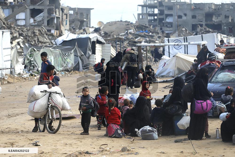 Palestinians Flee To Safer Areas Due To Israeli Attacks - Gaza