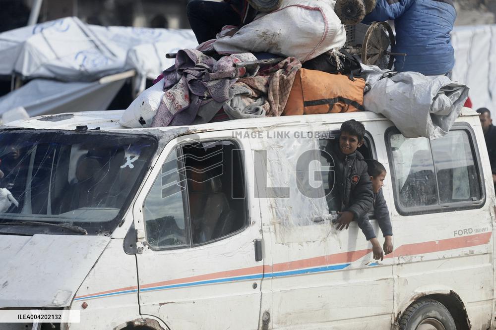 Palestinians Flee To Safer Areas Due To Israeli Attacks - Gaza